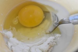 Gammeldags fastelavnsboller med creme & svesker