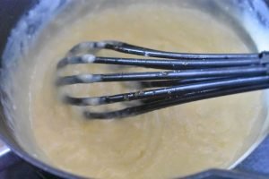 Gammeldags fastelavnsboller med creme & svesker