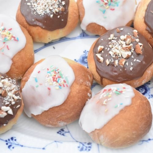 Gammeldags fastelavnsboller med creme & svesker