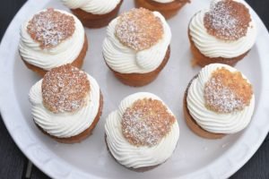 Cupcakes til fastelavn - lækre semlor muffins