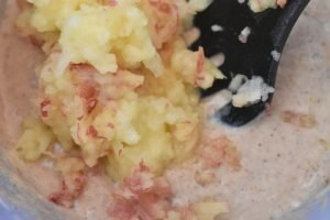 Æblepandekager opskrift - pandekager med æble