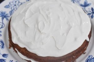 Påskelagkage med påskeæg - nem gulerodskage