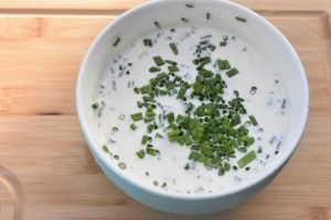 Purløgsdressing - nem opskrift til laks og salat