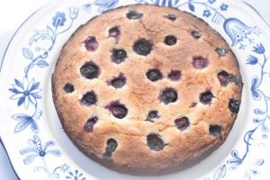 Nem blåbær kage med hvid chokolade