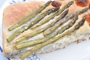Foccacia med asparges - nemt madbrød