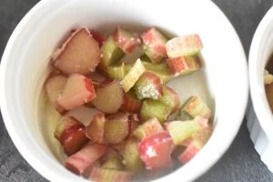 Rabarbercrumble i kop - nem rabarber kage