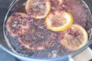 Syrensaft - frisk sommerdrik - saft af syrener