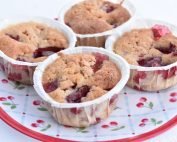 Makronmuffins med jordbær - nem opskrift