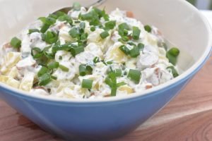 Wienersalat - kold kartoffelsalat med pølser