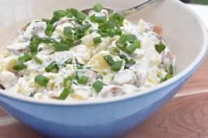 Wienersalat - kold kartoffelsalat med pølser
