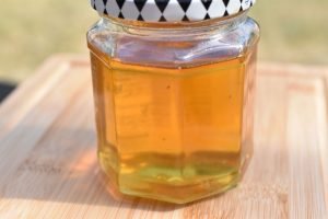 Hyldeblomstsirup af hyldeblomstsaft - nem opskrift
