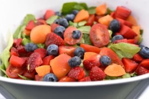 Sommersalat med frugt og bær - nem salat 