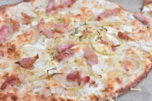 Tortilla flammkuchen - nem lækker pizza