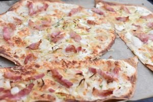 Tortilla flammkuchen - nem lækker pizza