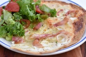 Tortilla flammkuchen - nem lækker pizza