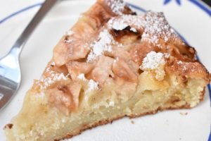 Saftig æblekage -.nem kage med æbler