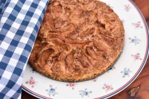 Kokoskage med æbler i airfryer - nem opskrift 