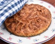 Kokoskage med æbler i airfryer - nem opskrift