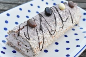 Budapestrulle opskrift - nøddemarengs roulade