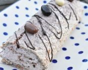Budapestrulle opskrift - nøddemarengs roulade