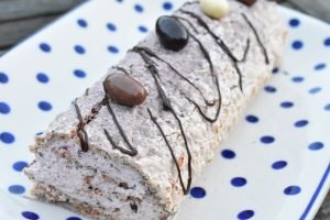 Budapestrulle opskrift - nøddemarengs roulade