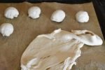 Små semlor boller af croissant dej på dåse