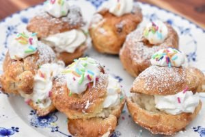 Nemme små semlor boller af croissant dej på dåse
