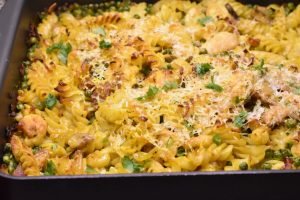 Pastaret i ovn med kylling, bacon & fløde