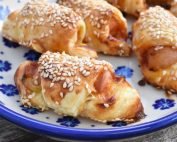 Pølsehorn af butterdej - indbagte pølser