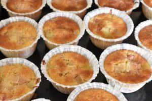 Saftige muffins med rabarber og kokos