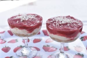 Mascarponecreme i glas med rabarberkompot