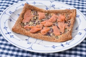 Butterdejstærte med laks - nem opskrift