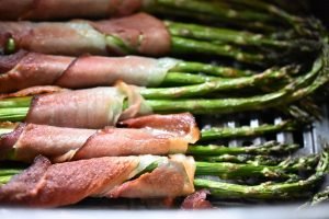 Asparges i airfryer - med bacon el. skinke