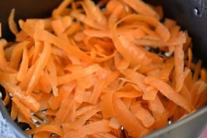 Gulerodschips i airfryer opskrift - rodfrugtchips