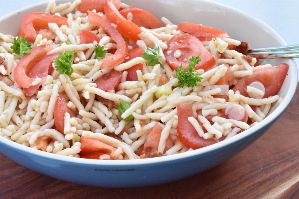 Pastasalat med soltørret tomat & tomater - nem