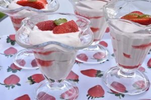 Jordbærmousse - nem lækker jordbær dessert