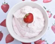 Jordbærcreme - nem flødeskum med jordbær