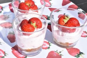Jordbær cheesecake i glas uden husblas - nem