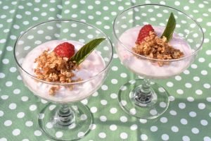 Sund dessert med græsk yoghurt & hindbær