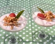 Sund dessert med græsk yoghurt & hindbær
