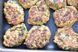 Kyllingefrikadeller med spinat & havregryn