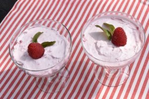 Hindbær cheesecake i glas - nem opskrift