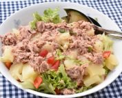 Salat med tun & ananas - nem tunsalat opskrift