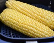 Majs i airfryer - saftige sprøde majskolber