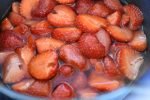 Jordbærsovs - nem frugtsovs til is & dessert