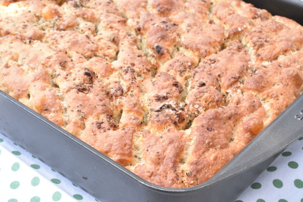 Koldhævet foccacia brød i bradepande - nemt
