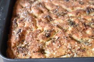 Koldhævet foccacia brød i bradepande - nemt
