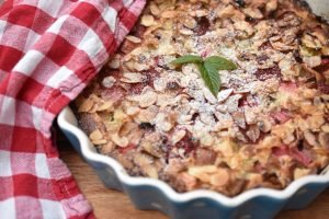 Glutenfri rabarberkage med mandelmel - nem