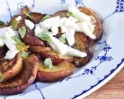 Stegte ferskner med mozzarella & honning