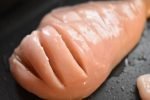 Hasselback kylling i fad m. tomat & mozzarella